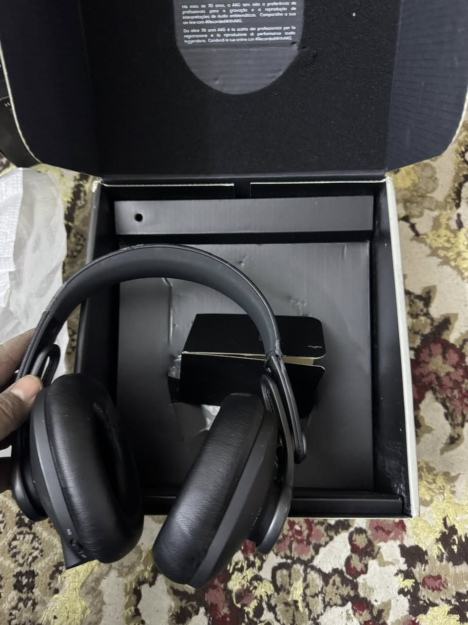 ٣ قطع ماركة AKG متضررات لكن المخدات مابيهن شي البيع على وضعهن للكل ٢٥ الف


**إذا كنت صاحب هذا الإعلان وتريد حذفه لأي سبب، رجاءا أرسل رسالة إلى الدعم الفني**