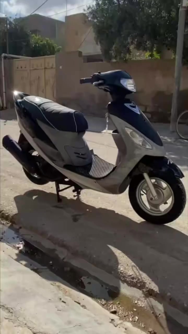 السلام عليكم للبيع ماكس منغولي دراجه جديده كلهه شغاله من الطول لطول سلف هندر لايت عالي ناصي سكن اشاير بكلايت مابيه لو برغي نقص نگره بكل وقت مكينه مامفتوحه ونضافه كدامك ب صور وسعر ٤٢٥ وبيهه مجال مكاني ديالى الخالص هبهب رقمي***********
