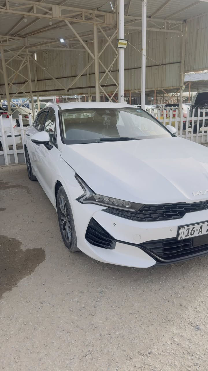 سلام عليكم K5 موديل2023  رقم قادسيه حره وارد كوري بانزين مكينه دوش فول مواصفات عدا البنوراما حادث بنيد ومبدل نفس اللون سونار مرفق بالمنشور ماشيه35 الف كيلو سياره جاهزة وجديذه ومابيها اي نقص مكان نجف سعر168 وبيها مجال بسيط للاتصال***********
