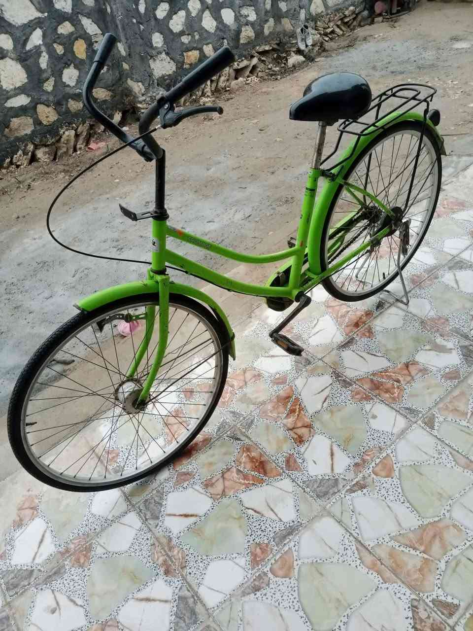 ***********
سلام عليكم بيسكل للبيع ياباني حجم 26 مال حاوية بيسكل كامل ما نقصة شي تيرات جدد جوابة جدد كشن جديد بريك جديد كلة شغال حساس شغال سعرة 60 مكان حلة نيل مقابل كوين بارك اتصل
