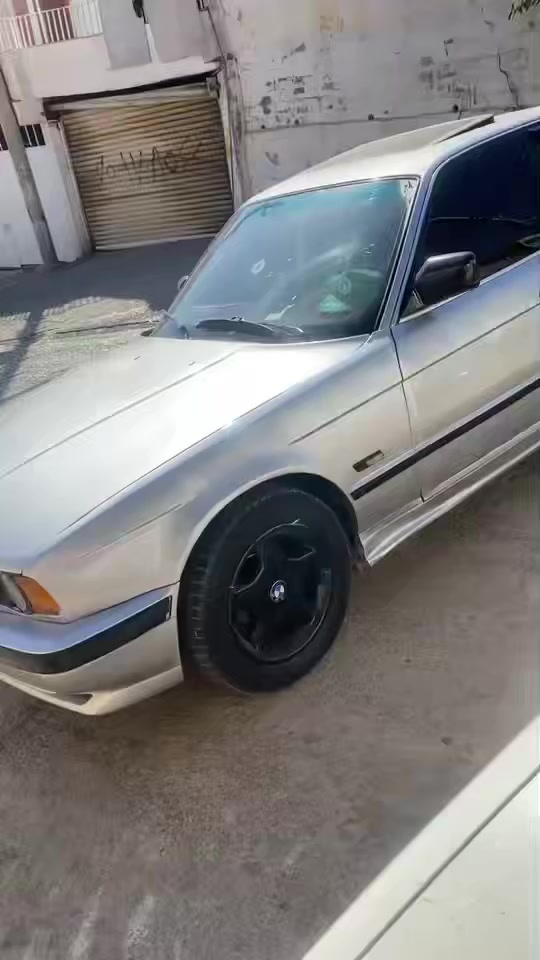 بسم آالله رحمان رحیم
BMW e34 525i (1993)
بیئیم مۆدیل ١٩٩٣ مەکینە ٥٢٥ گیر عادی
سەیارە بەس (پەردە-تۆماتیک-کوشن کارەبا)نیە
دەبل دەگمەجە و ئیرباگ- لایت ئەلقە و زیلۆن-سلایت
لایت کارەبای بەرزی و نزمی-پێش پان و ئیم-abc-جام کارەبا
پاوەر-ئاوینە گوی بەرخ-قفل مەرکەزی-تەبریت لەسەر سویج
دەبل سەماعەی boss-کوشن جلد-بەرمەجە و دەسکاری ئەقل
سەیارەکە دوو سەنەوی متاقبی لەگەلایە بەشەرت کریومە سەنەوی سلاحەدینە بەلام سەرم مەیەشینە هەدیەی ئەکەم بۆت   
نرخی ٢٨ گەلا و تۆزی مەجالیشی تیایە بەس جوابی تەلەفۆن ئەدەمەوە شوین کۆیە/ *********** vider-watsapp

