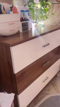 غرفه نفر • نضيفه • باب يحتاج سستم