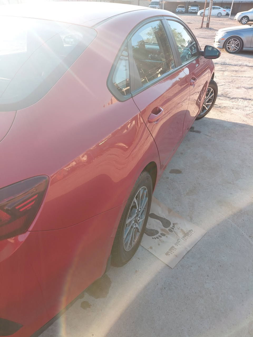 السلام عليكم 
سيراتو ١٩ 
ماشيه ٩٣ 
كير مكينه تبريد كفاله 
سعرها ١٤٥$ مكانها الحريه او العطيفيه ***********
وباقي تفاصيل بل صور سونرها موجود
