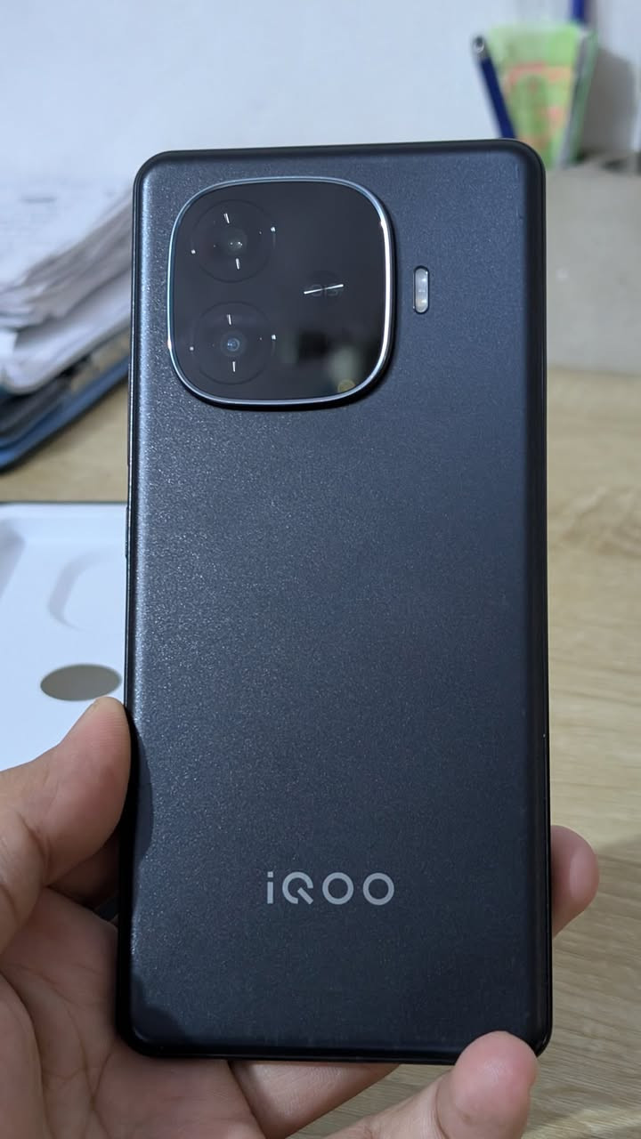 موبايل IQoo z9 Turbo plus  
معالج قوي جداً فئة رائدة +Dimensity 9300
 ببجي على 120 فريم ثابت
ذاكرة 12/256 
بطارية عملاقه 6400 شاحن 80 واط 
 كامل ملحقات نظيف جدا   

السعر 365 الف سعر ثابت ويتوفر توصيل 
  كربلاء حي الغدير  شارع المشجر 
 
***********
