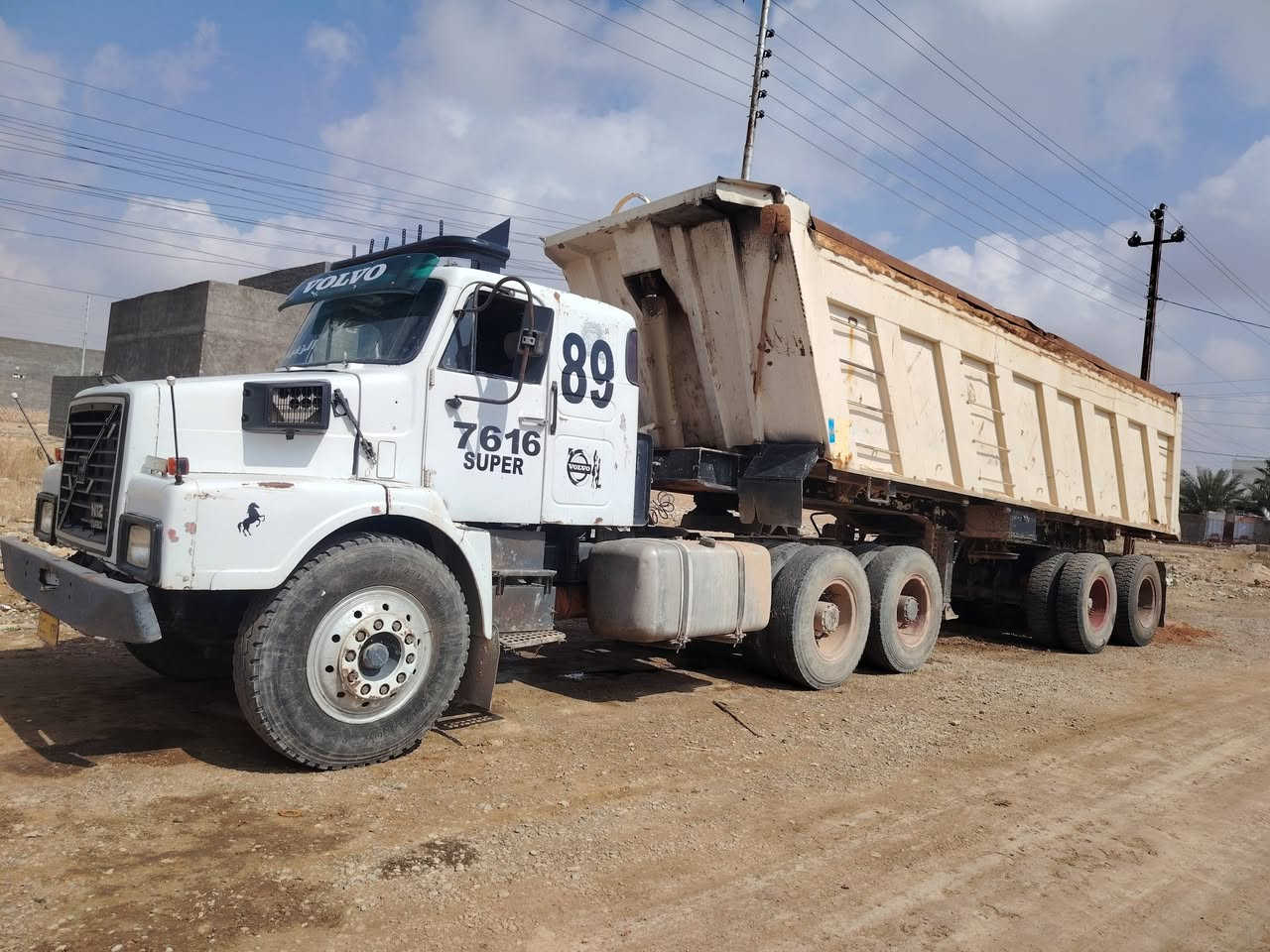 سلام عليكم من رخصت الكروب سياره فالفو للبيع مكفول كفاله عامه مكينه وكير وشاصي تخم تاير أرقام تحويل  *********** سعر ٢٥٠ دافترين ونص وبيه مجال انا مكلف بل نشر تفاصيل على الرقم
