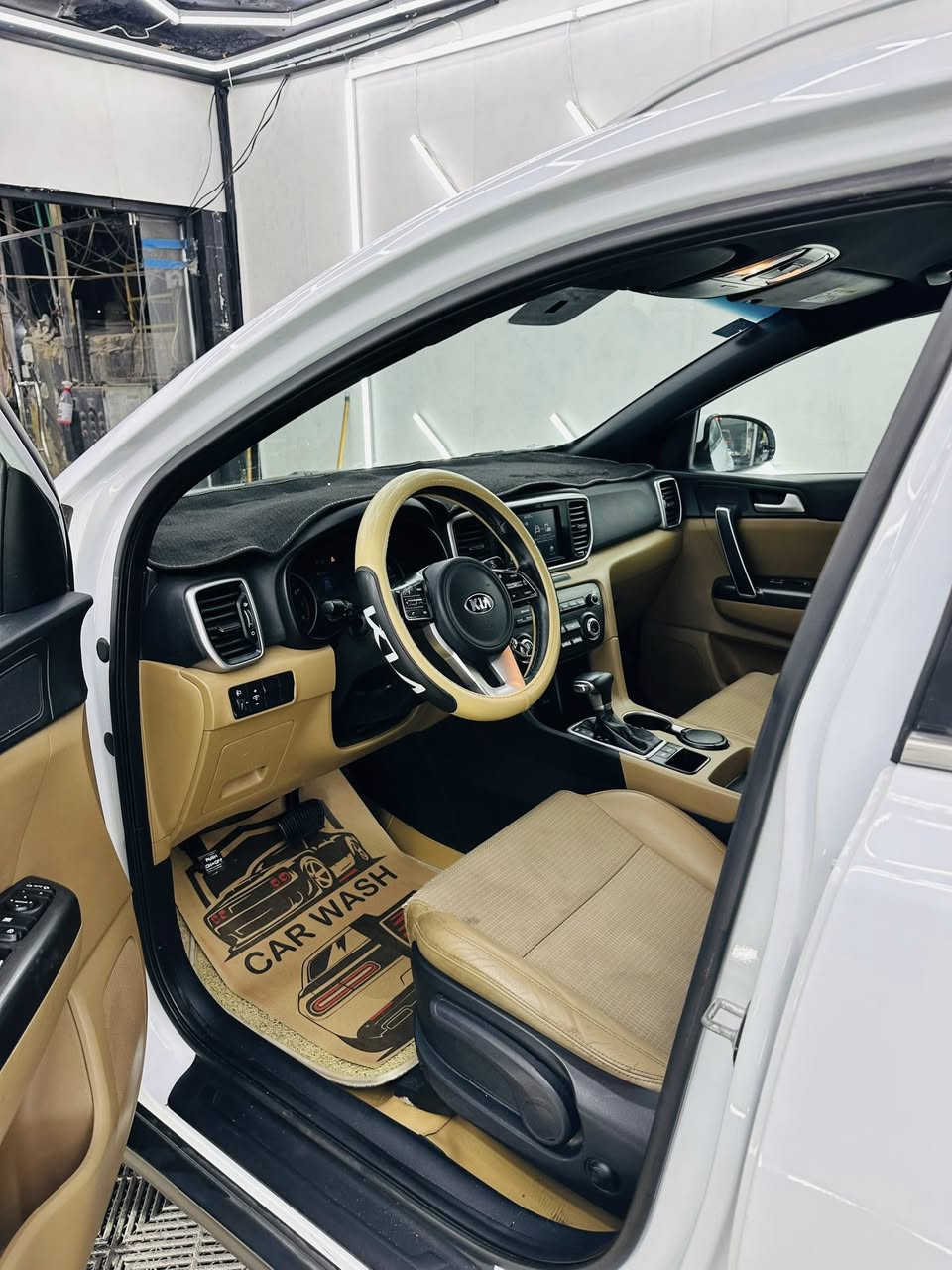 السلام عليكم سبورتج موديل 2020خليجي السياره كفاله عامه ماشيه 102بيها رصعه موضحه بالصور تخم تاير للاستفسار ***********
***********
