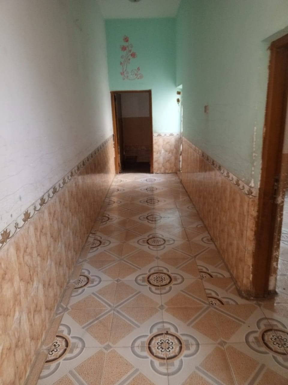 شقه  للايجار تقاطع شارع دبي تحتوي على 2غرف نوم مع مطبخ و ستقبال كبير مساحه الشقه 160 متر الاستفسار مراسله الصفحه او الرقم ***********
