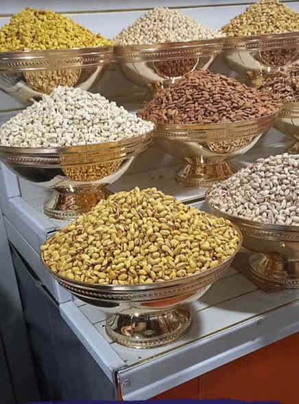 الى اصحاب السوبر ماركت واصحاب محلات الكرزات والحلويات واصحاب محلات البهارات عارضات مغلقة تحميك من رطوبة الشتاء وتحميك من تلوث الجو تعطي مظهر جميل للبضاعة متوفرة ب ثلاثة احجام وثلاثة الوان يوجد توصيل الى جميع المحافظات 
*********** واتساب
