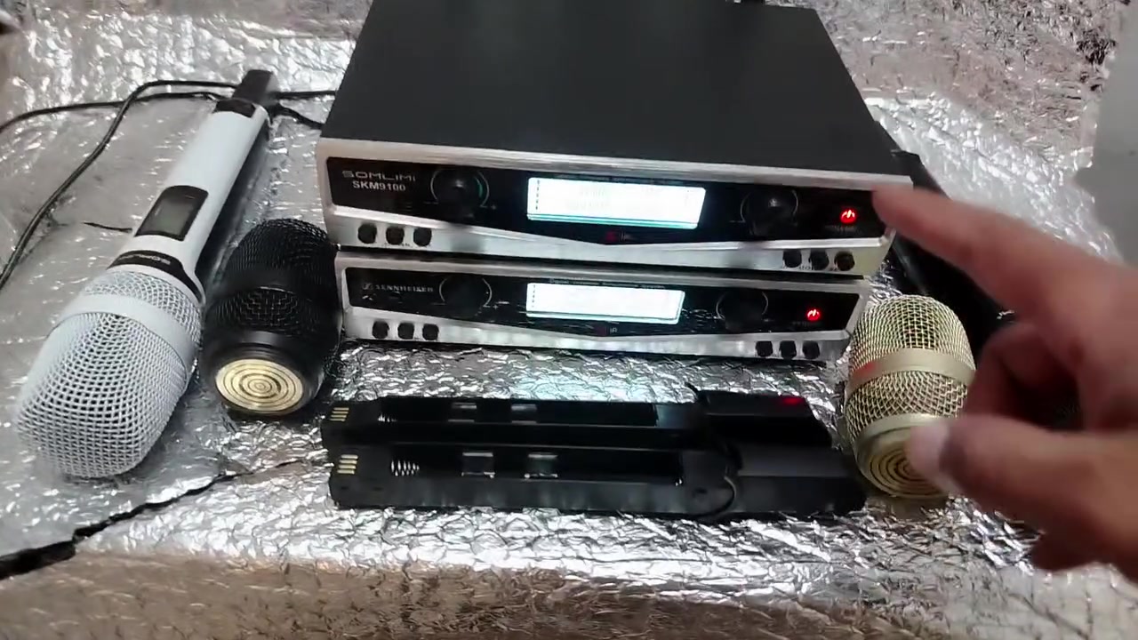 تابع الفيديو السلام عليكم ورحمة الله وبركاتة منظومه مال عربانتين مايكات لاسلكي باله جديد بكارتونته وجيسه مامستعملات +2كبسوله +حامله ام الشريحه مال بطاريه العدد 2شرط صوت ونقاوه ودفع ومده حقيفي 150متر صافي اي استفسار هذه رقمي ***********اخوكم وخادمكم ملا عصام الكربلائي
