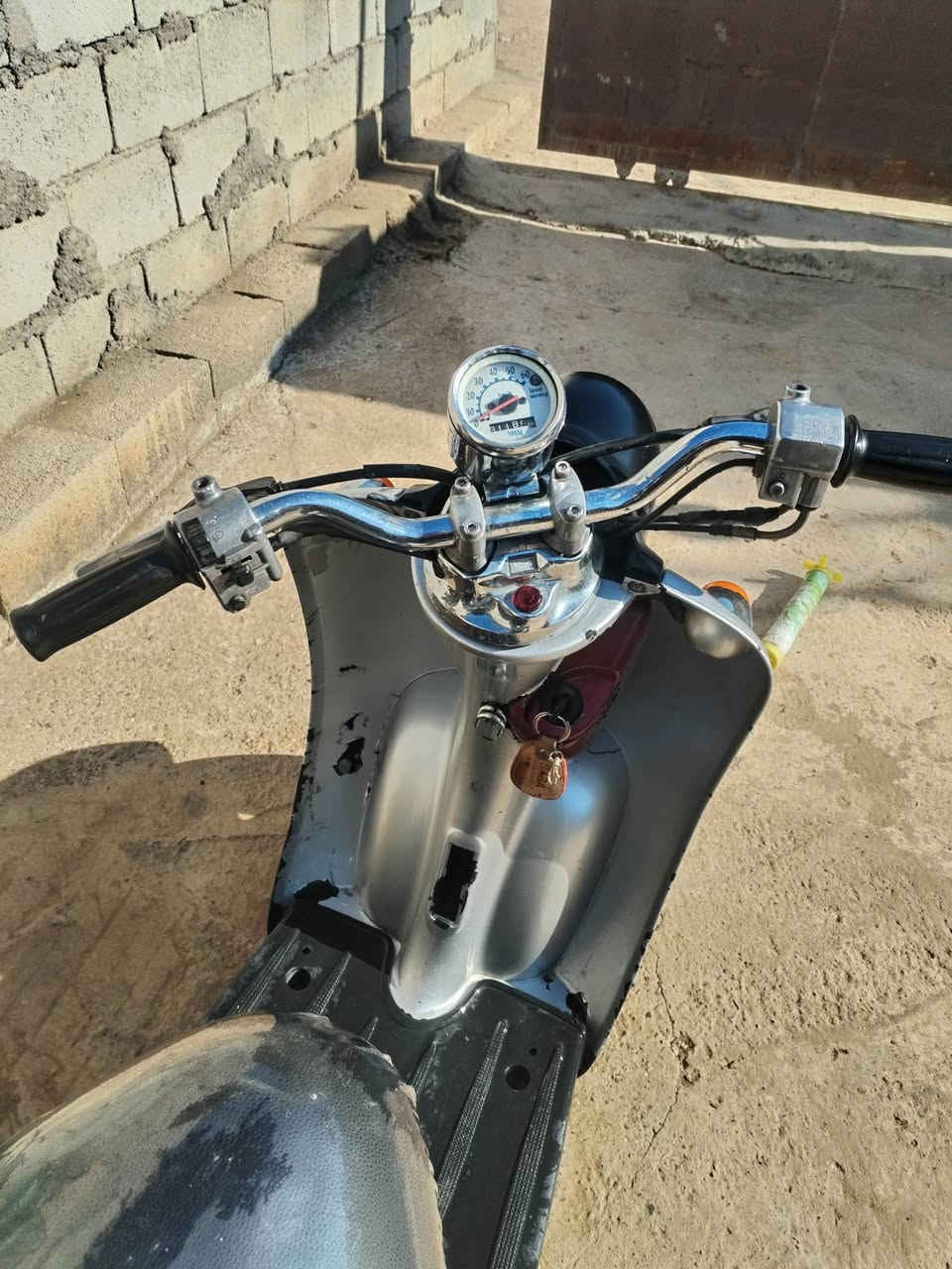 يالله دراجة عبد لحليم دراجة كاملة نقصهة  بس كفر خلفي سعر 180وبيهة مجال ***********لمكان كاطون رحمة
