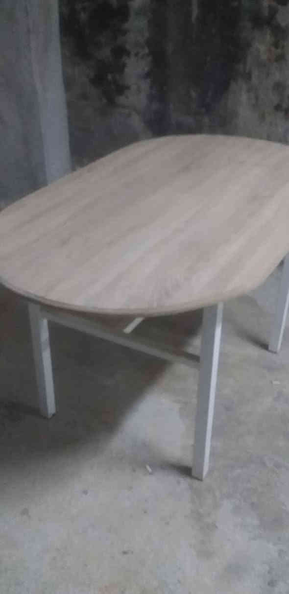 ميز طعام وكرسي هزاز ومرجوحه ملكيه للبيع للاتصال ***********
