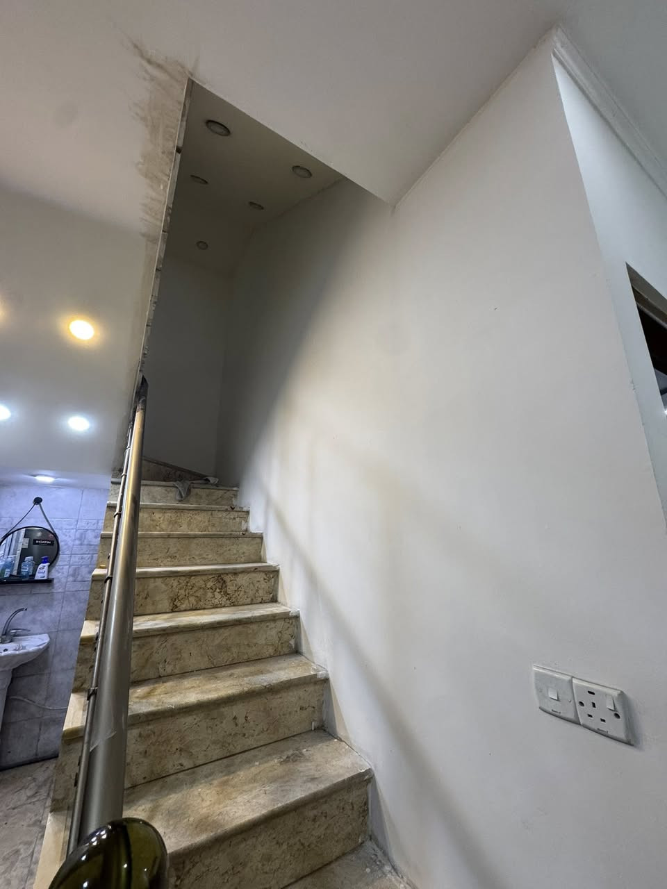 كرسته عمل
صباغ 
متواجد فيس مكاني البنوك 
هاذا رقمي ***********
