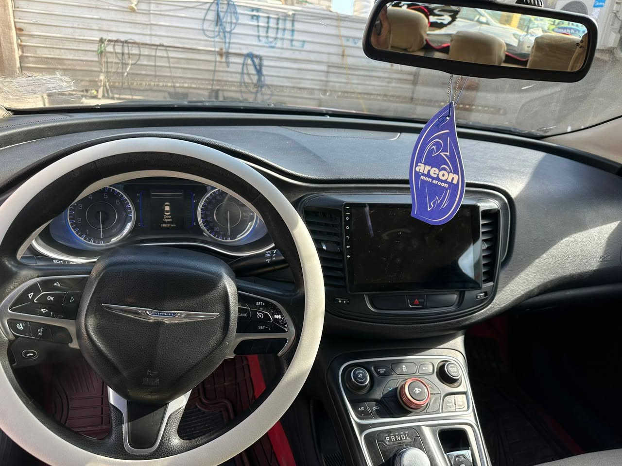 سياره C200  وارد امريكي ضربه فقط قبق الجنطه وراجع نفسه وصار بيهه بالعراق صبغ صفحه كامله من الباب ونازل اثر شخوط 
موديل 2016 
مكينه 2400 
كير 9 نمر ماوس 
مواصفات عاديه 
شاشة اندرويد 
السياره جاهزه من حداديه وتخم تاير تدفئه وتبريد 
اللون ماروني 
السياره معوقين وصارت حره يعني السنويه منتهيه  وخال معقب وجاي يمشي بيهه يعني تحويل بأسم المشتري فقط يجي المشتري يبصم 
السعر 95 وبيهه مجال قليل
تواصل ***********
العنوان التنومه شط العرب
