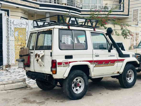 لاندكروز بوكي رقم ديالى 
سياره ابلاديه مابيها صبغ 
كير مكينا HZ1 كاز مال مونيكا 
لوكير شغال كهربائي 
بيها بدايه رنكات بس شغاله ومابيها شي ولا صوت 
السعر 62 وبيها مجال 
***********
