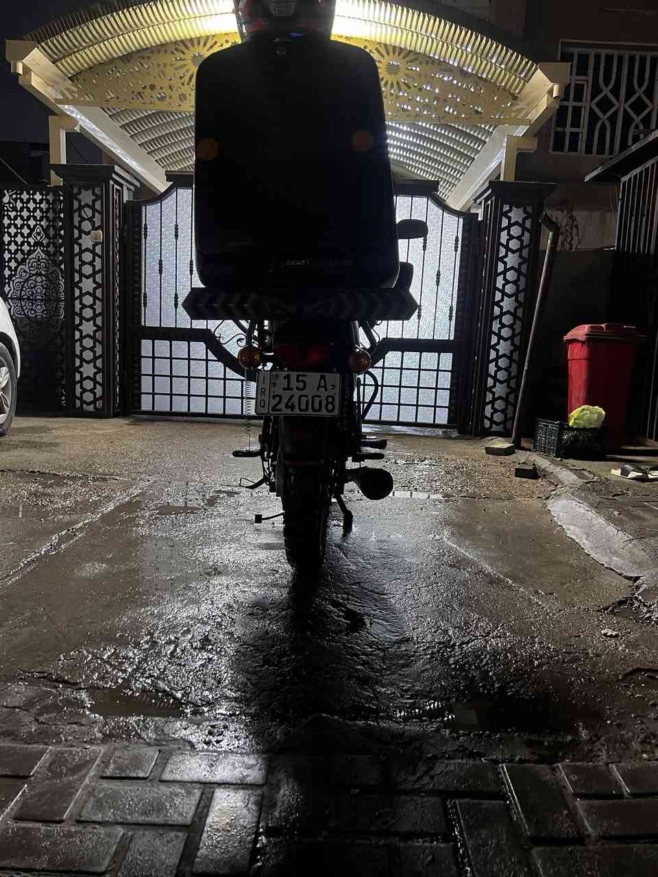 سلام  عليكم بوكسر مديل 2022 دراجة جداً جداً جداً نضيفه  حته شغل قليل مشتغلين بيها عليها شغلات ترتبات زنون بومات  ونضام دبل اشاره يعني دراجة حلوه ومرتبه مكينه ناعمه تخبل ملاحضة ابيعها هية ومحلاقتها + الخوذه 
سعر 2400 وبيها مجال دراجة مرقمة  مشروع وطني انكليزي  تحويل ثاني يوم مكانها بغداد البياع  
هـ ***********
