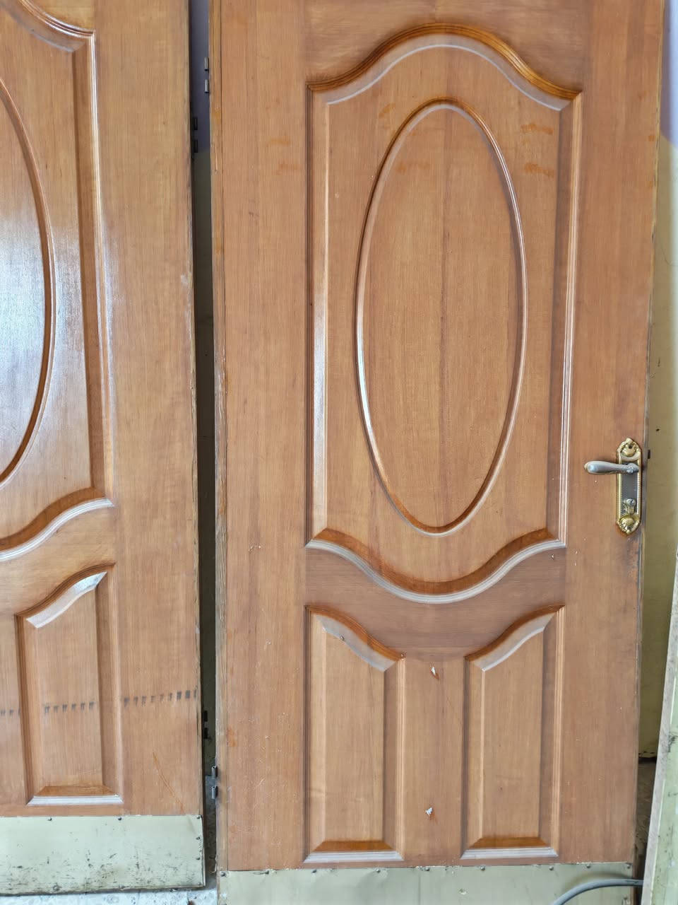 سلام عليكم
ابواب خشب للبيع نظيف جدا غير متواجد على الفيس للاتصال على الرقم ***********
