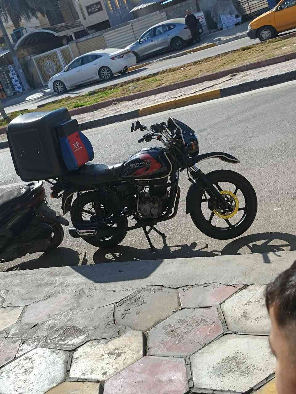 السلام عليكم بوكسر للبيع موديل 2021اوراق كاملا ما مرقم معمره جديد دراجه خير من الله مال شغل بس يرادله ترتيب شويه الدراجه رايدها إب ٨٧٥ وبيها مجال قليل ‏‪***********‬‏ بي واتساب
