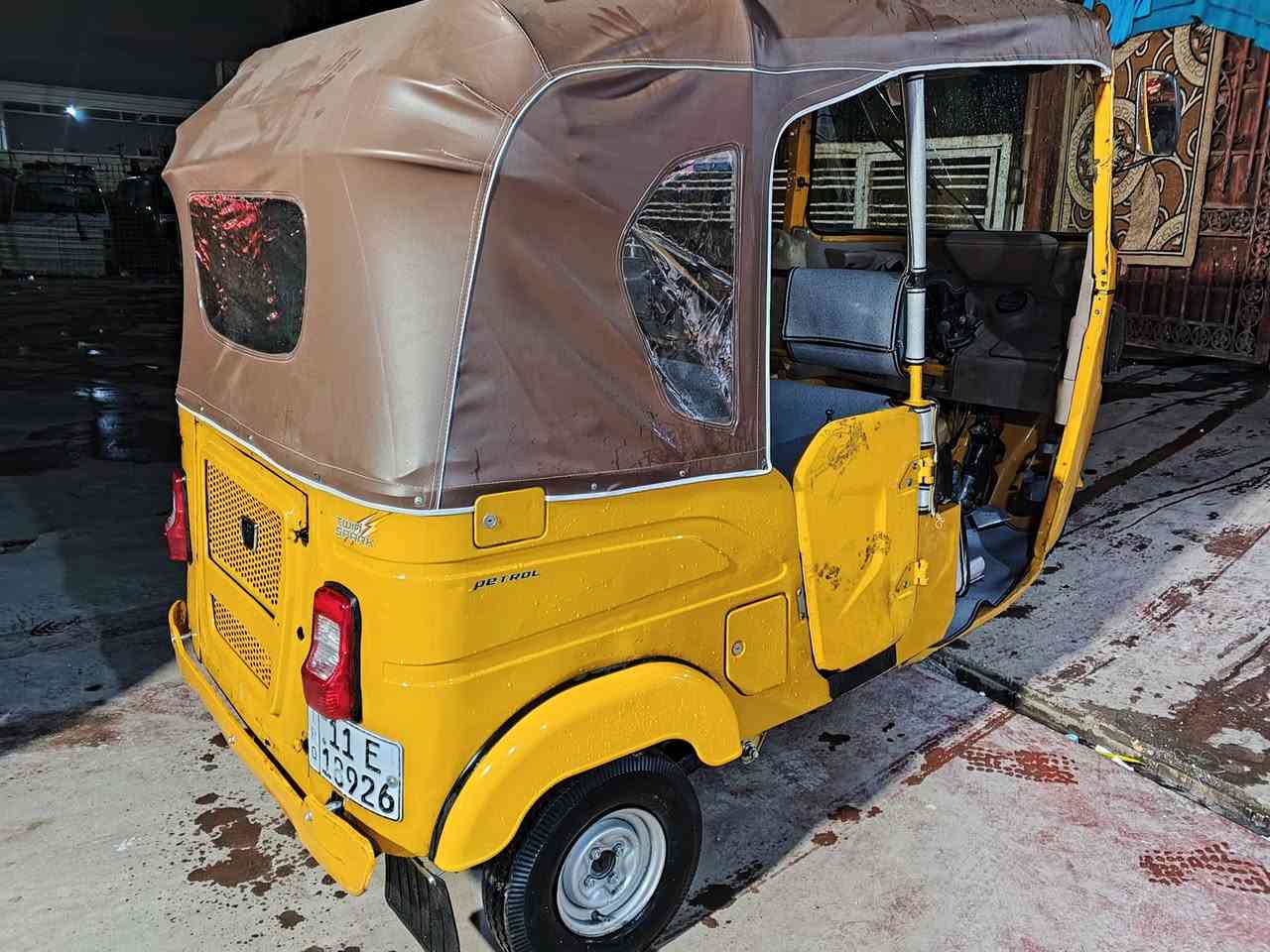 اسلام عليكم للبيع تكتك موديل 21
مكينه اكسن تخم تاير جديد رقم بغداد انكليزي 
تحويل مباشر بيهى دوس وطخه معمره والباقي جاهز
مكان بغداد فلكت حي النصر 
سعر 6700بيهى مجال 
رقم ***********
