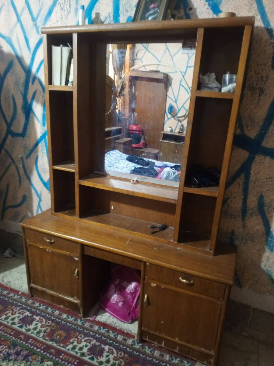 غرفه صاج 5ابواب نظيفه سعر 250 وبيها مجال  الف تحتاج صبغ ويدات فقط بغداد حي التراث *********** واتساب
