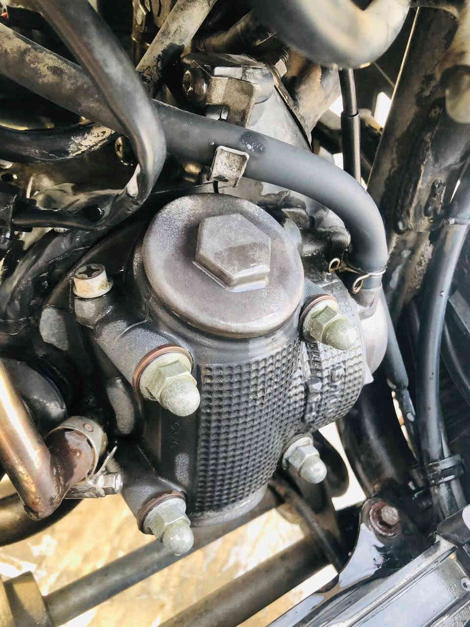 سلام عليكم دراجه بوليس كابريته لبيع  مكينه ما مفتوحه فقط كفرات مبدله درجه ثانيه ول يده مال بريك الخلفي يردلهة تبديل فول شلعة كلشي شغال البصره 5ميل السعر 1150 وبيهة مجال ***********
