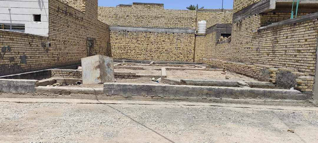 سلام وعليكم
بتلو للبيع مدفون وجاهز 
شارع الطاهرية 
المساحة 160م
كافة الخدمات متوفره 
يبعد 50 متر عن التبليط 
للأستفسار***********
