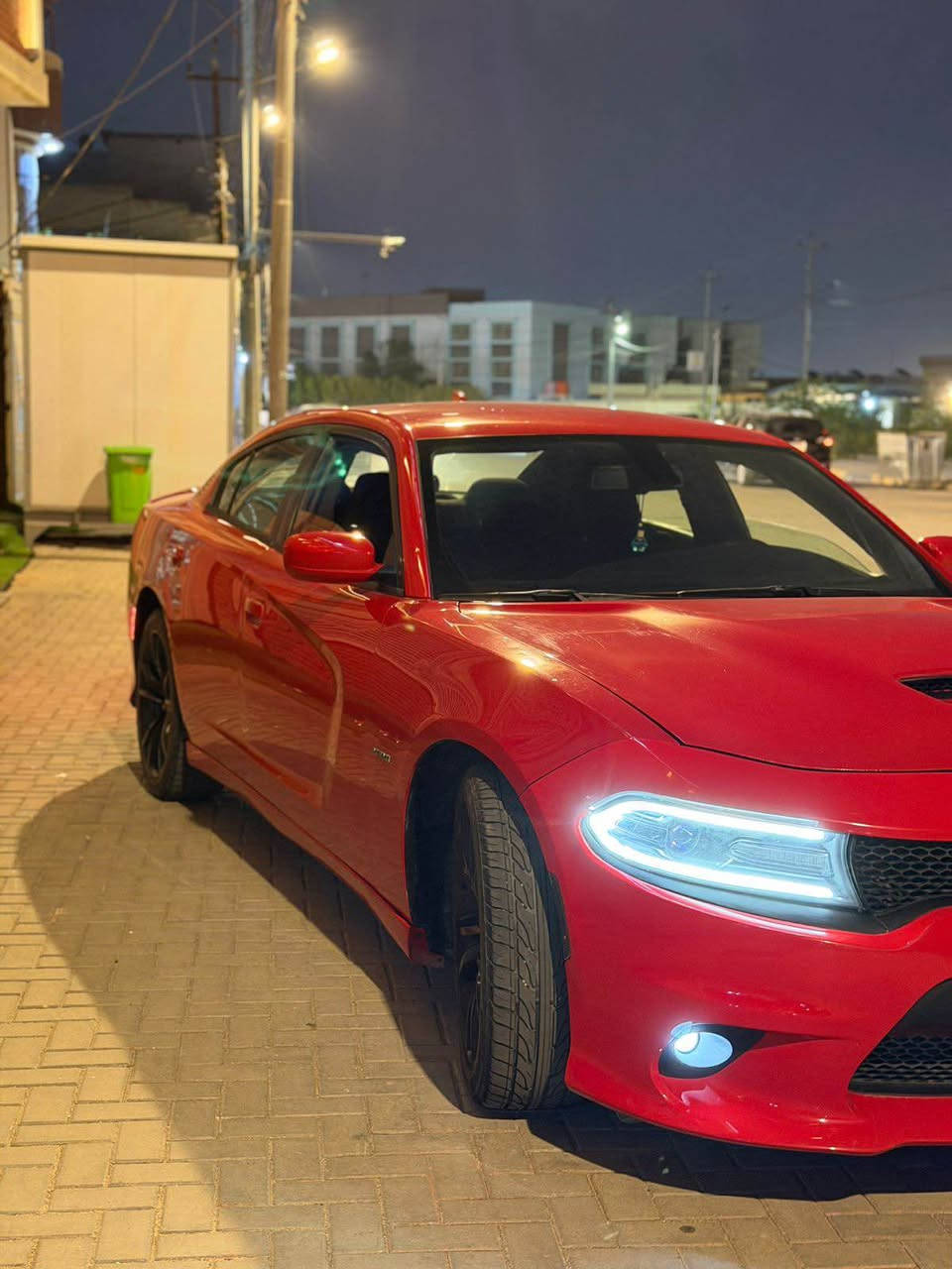 السلام عليكم 
دوج جارجر هيمي كندي لون احمر طماطي مميز  موديل 2017  اصل رقم بصرة تحويل بسمنه 
السيارة فول عدا الفتحة 
حادث السيارة طرف البنيد والجاملغ بدون لغود وشواصي 
السيارة مبرمجها يم مصطفى ايكل 
عليها صوت كلش حلو 
ويلكب ب ٥٠٠ دولار 
شوته وهدرز 
تخم تاير جديد 
تبريد ثلج 
دبل فان رياضي 
خصم الكلام السيارة مصروف عليها هواي 
سعرها ١٧٩ ورقها بيها مجال 
وماكو بهيج سعر  
مكان بصرة ياسين خريبط
رقم الهاتف *********** البصرة, العراق
