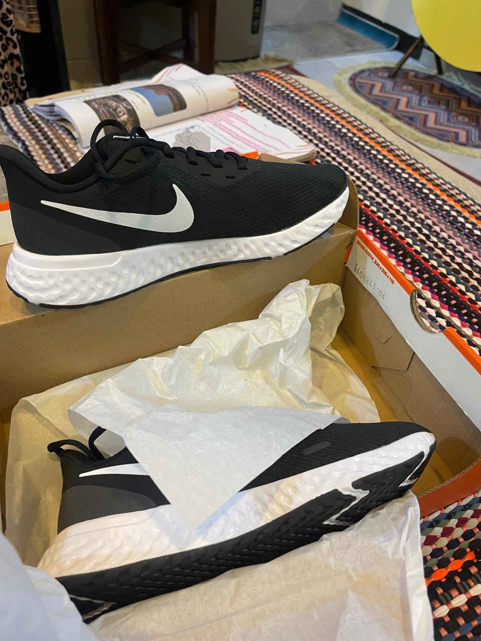 حذاء نسائي  كلارك
حذاء سبورت نايك  يرهم  نسائي  ورجالي


**إذا كنت صاحب هذا الإعلان وتريد حذفه لأي سبب، رجاءا أرسل رسالة إلى الدعم الفني**