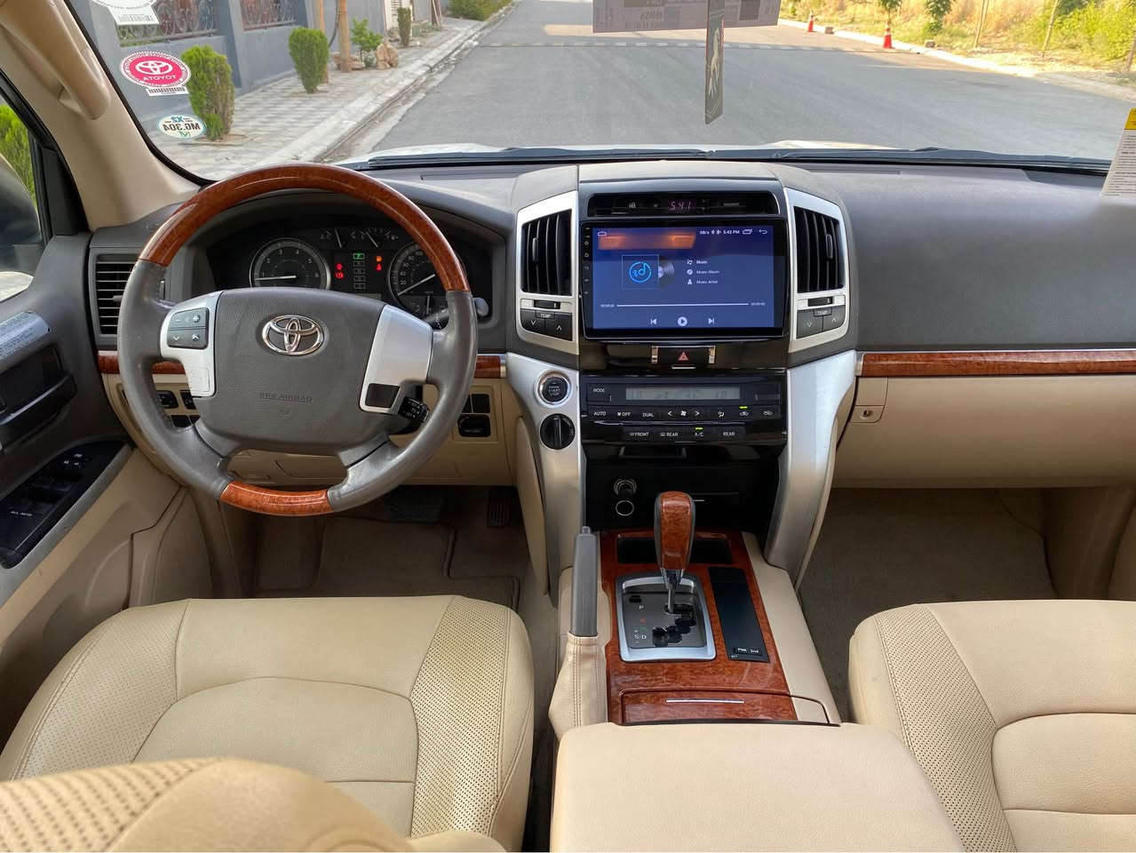 Toyota land Groz model 2013 
بريمي ده ره جه 1
شركه جيهان 
ماشي  170  هه زار كم رؤيشتووه به شه رت ده يفرؤشم 
فول فول قپات مواصفات 
پيش و دواوه ي عه ساسه كاميراي به س دواوه 
ته له فزيؤن
بخاخ
سلاجه 
سلايت 
كشين كاره بايي 
كشين 3 دگمه 
شاشه گه وره
سياركه بريمه ٦ سلندر
٤ تايه ي  نوييه  به شرت گيرو مه كينه ي نه كرايته وه به شه رت هه ردوو ئه كسل به شتر له دعامي پيشه وه بو دعامي دواوه به شرت وه ك توپه لا ستيق ده ي فروشم به 
سه ياره كه جا هيزه فاعس و هه زه ي تازه يه سه نه وي تازه يه به ناو خؤمه  وه ك سفر وايه 
تيبي ….. يه ك بست سندوق بوياغه  له گه ل يه ك بست جاملغ فقط بي داعم بي ژووري نوقته ي ليدراوي ژووري نييه   جه ند دنكه ته زره كي زؤر خه فيفي هه يه باقي هيجي تري نييه  
نرخ  308$ مجال هه ولير  *********** أربيل, العراق
