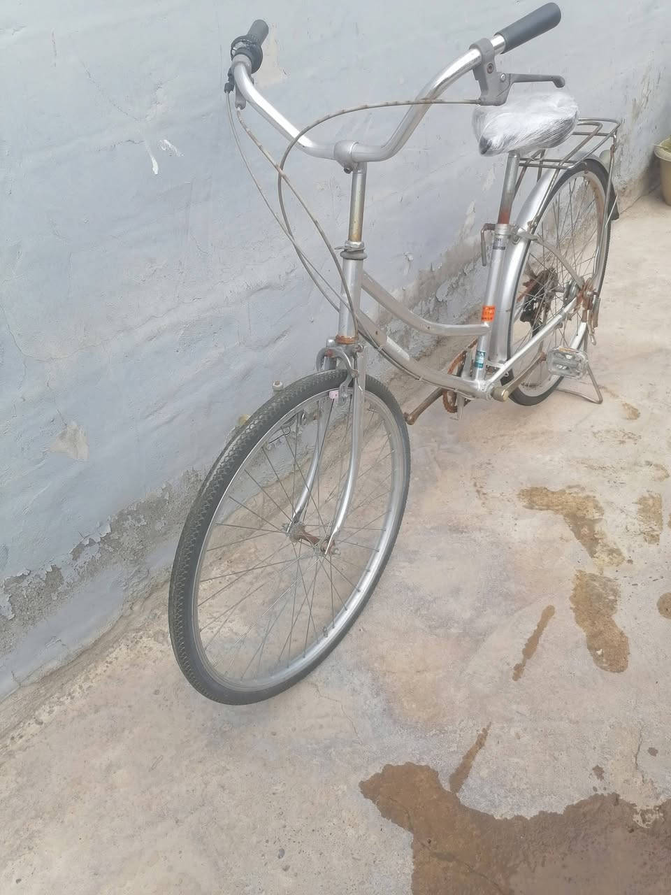 السلام عليكم بايسكل للبيع حجم ٢٦ ابو الكير كلو شغال سعره ٥٥ او بي مجال مكاني حي السماح قرب محطت المشاعل ***********
