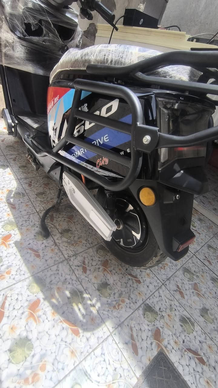 دراجه GT500  6 بطاريات الفئه الحديثه
الله شاهد ماخذهه مليون و 100 
اي شي بلدراجه شغال تمشي 100 
دراجه كلش نظيفه 
رايدهه ب 800 قفلهه الشراي يتصل وانه خادم 
***********

