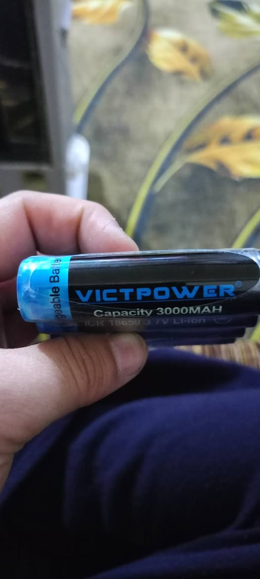 لمحة عن هذه الصورة

أدوات البحث

نبذة باستخدام الذكاء الاصطناعي

￼

+1

هذه بطاريات ليثيوم أيون Victpower 18650 قابلة لإعادة الشحن. 

النوع: ICR 18650 ليثيوم أيون.

الجهد: 3.7 فولت.

السعة: 3000 مللي أمبير في الساعة.

تُستخدم هذه البطاريات في مجموعة متنوعة من المعدات الكهربائية، مثل المصابيح وأجهزة القياس. سعر 15 اصلي مكان حي عامل بغداد 
 مكان حي عامل بغداد ***********  واتساب
***********
