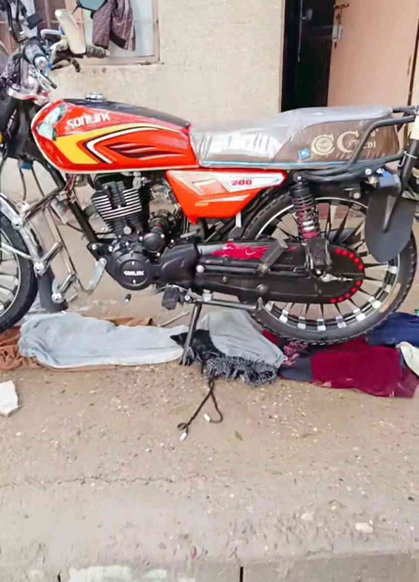 سلام عليكم دراجة سيفانة للبيع موديل. 2025اوراق اصولية سعر مليون وبيها مجال مكان بغداد محمودية الاتصال  ***********٠
