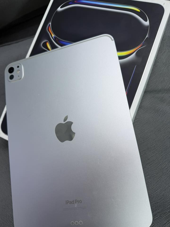 السلام عليكم 
ايباد بروm4
٢٥٦ كيكة 
بطارية٨٤
جهاز جديد ونضيف فول نضافة الجهاز٩٥
ملحقات كارتون وراس شحن وكيبل 
السعر٩١٥ وبي مجال بسيط
مكاني بغداد
***********
