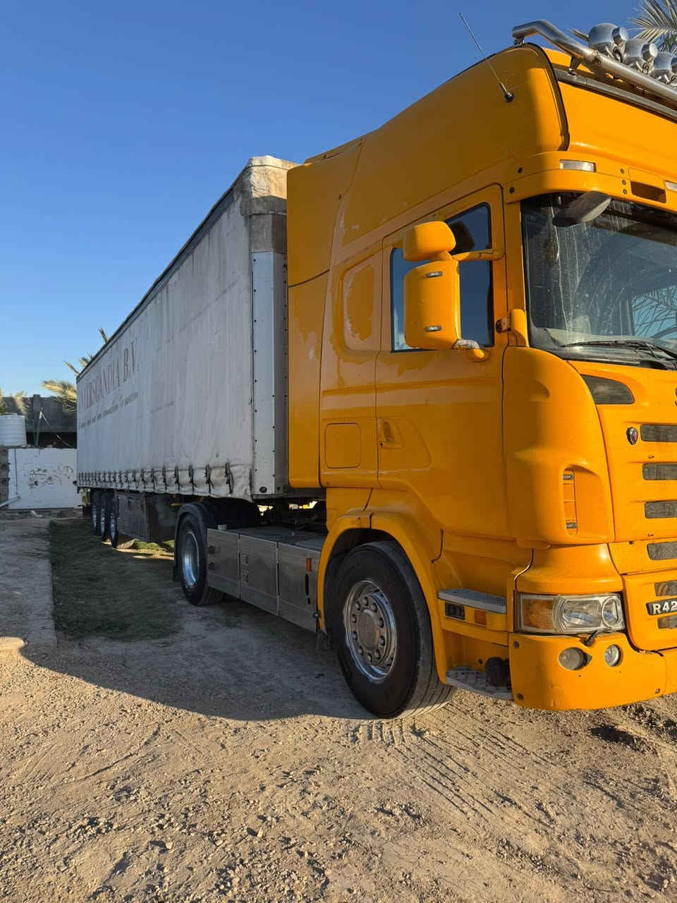 سلام عليكم سكانيه للبيع 2005 انجكشن 4 خطوط كير 900 لا صرف ولا بخار عربانه شمتز كير مكينه شاصي قماره شرط كفاله عامه كهربائيات هوه بريك كلشي جاهز سياره خير من الله علماً مشدودلهه مكينه بل صندوك صار كم شهر سنويه صار شهر من نافذه ارقام إنكليزي السعر 260 وبيهه مجال شي قليل للاستفسار الاتصال علئ الرقم اني مكلف بل نشر 
***********
***********
