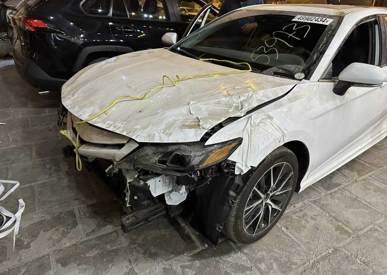 تيوتا كامري هايبرد 2023 se بلص 
فتحه بصمه فول مواصفات 
حادث خفيف بدون ايرباك  وبدون صبغ تعدل البنيد بارد 
ماشيه 48 ميل 
رقم بغداد 
حادث موضح بالصور
المكان الانبار فلوجه ناحيه الصقلاويه 
*********** 
السعر خاص او اتصال على الرقم
