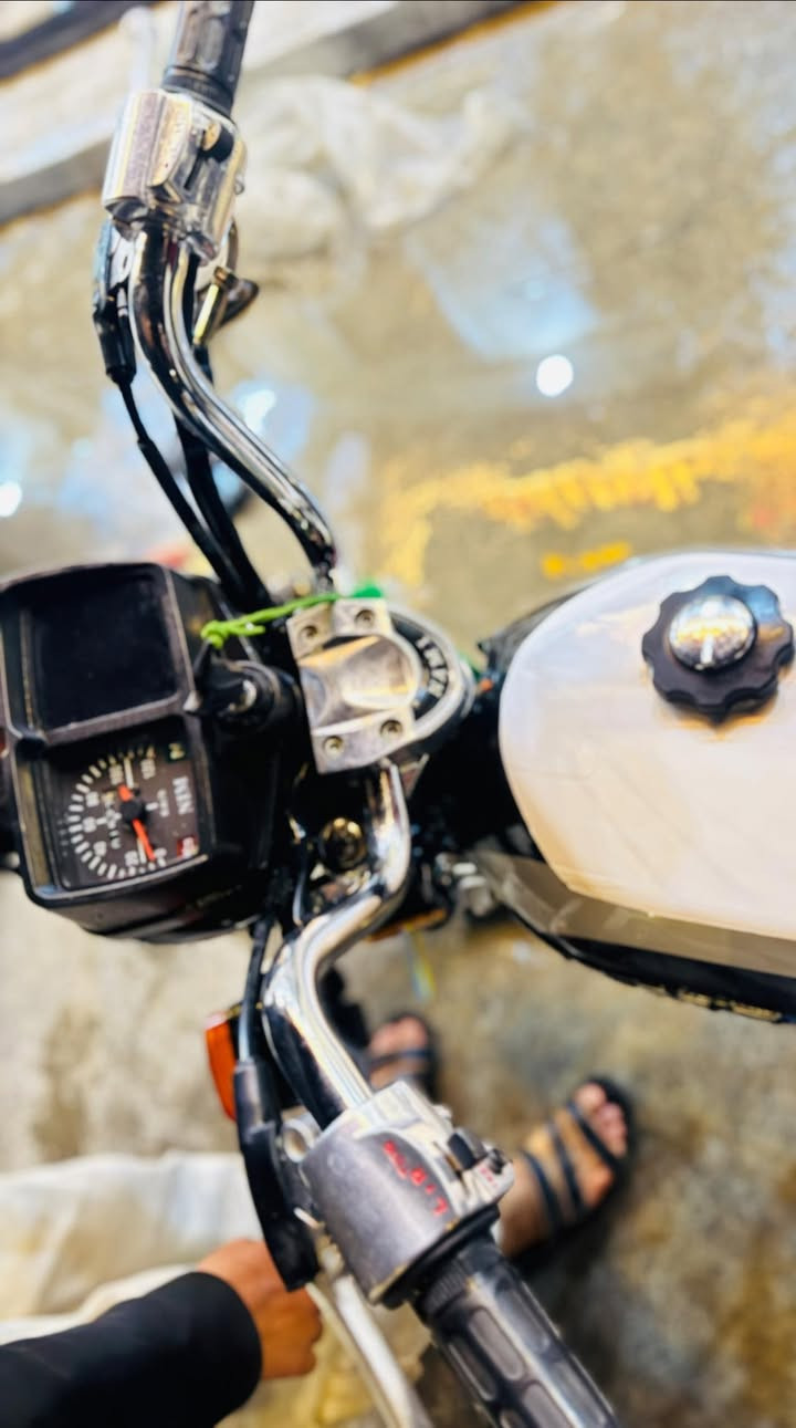 نامه امتياز شبه شلامجه موديل 2025
دراجه نضيفه وخير من الله  ما ماش ولا متعوبه أوراق سكنر 

مكان الدراجه بابل الدبله 

سعر ٧٠٠ وبيها  مجال 

للتواصل / ***********
