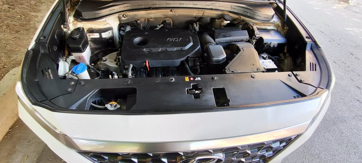 السلام عليكم
للبيع هيونداي سنتافي 2020 
وارد امريكي حادثها فقط بنيد مبدل 
صور الحادث مرفقة و البنيد الاصلي مالتها موجود 
محرك 4 سلندر GDi مشامة ريحة البانزين العادي
ماشية 79.000 كيلو مو ميل  

السيارة نظيفة وجديدة مقارنة بموديلها و على ايدنا اشتريناها ماشية 14,000 كيلو وعلى ايد وحدة باقية عدنا من سنة 2021 رقم بغداد بأسم الوالد 

مواصفاتها 
بصمة - شاشة دجيتال - كرسي السائق كهرباء - تدفئة كشنات السائق و الصدر - تبريد قطعتين امامي وخلفي - نقطة عمياء - رادار امامي - مانع انزلاق و مثبت مسار و مثبت سرعة - هاند بريك دگمة  - 5 راكب - شاشة ابل كار بلي و اندرويد اوتو 

السيارة مكانها بزيونة 
السعر 190 وبيها مجال
***********
