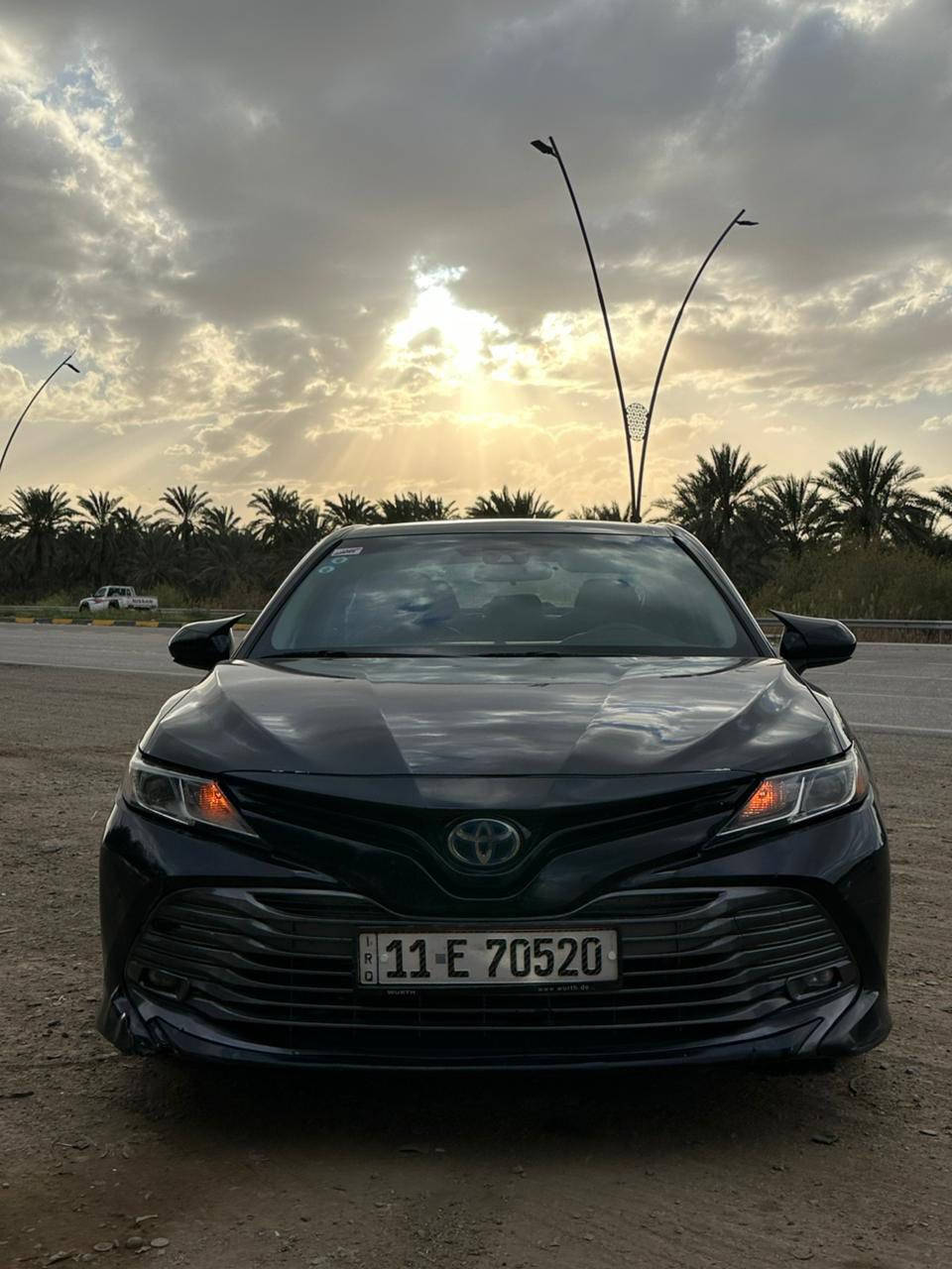 السلام عليكم وعيدكم مبارك للبيع كامري هايبرد موديل ٢٠٢٠ le لون اسود حادث فقط صندوق مبدل وبيها بارد في قطعتين بدون ايرباك بدون صبغ  ماشية 77 الف ميل مكانها بغداد الغزالية بأسمي تحويل مباشر رقم انكليزي 
 السعر ١٧٠ وبيها مجال للاستفسار *********** صور الحادث والسونار تواصل معي خاص وتدلل
