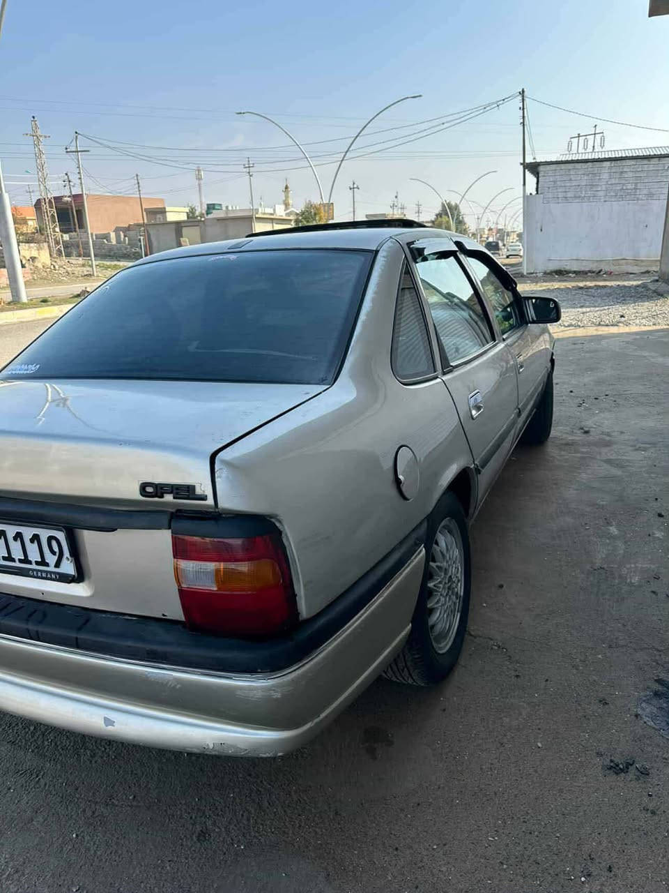 وضع شركه  اقرا تفاصيل وخابر
اوبل فكترا موديل 1993
محرك 20 
كير اوتماتيك 
رقم سليمانيه دولي جديد رقم مميز 
كير محرك صدر امامي وخلفي كله بشرط 
سياره بدون ضربه 
حتى هلالات  بلاد 
سياره بدون قطر خياس 
قاعده دبلات خلفيه واماميه  بلاد بدون خياس 
كهربائيات كله شغاله 
سعر 47 $ 
اي استفسار خابر 
***********
