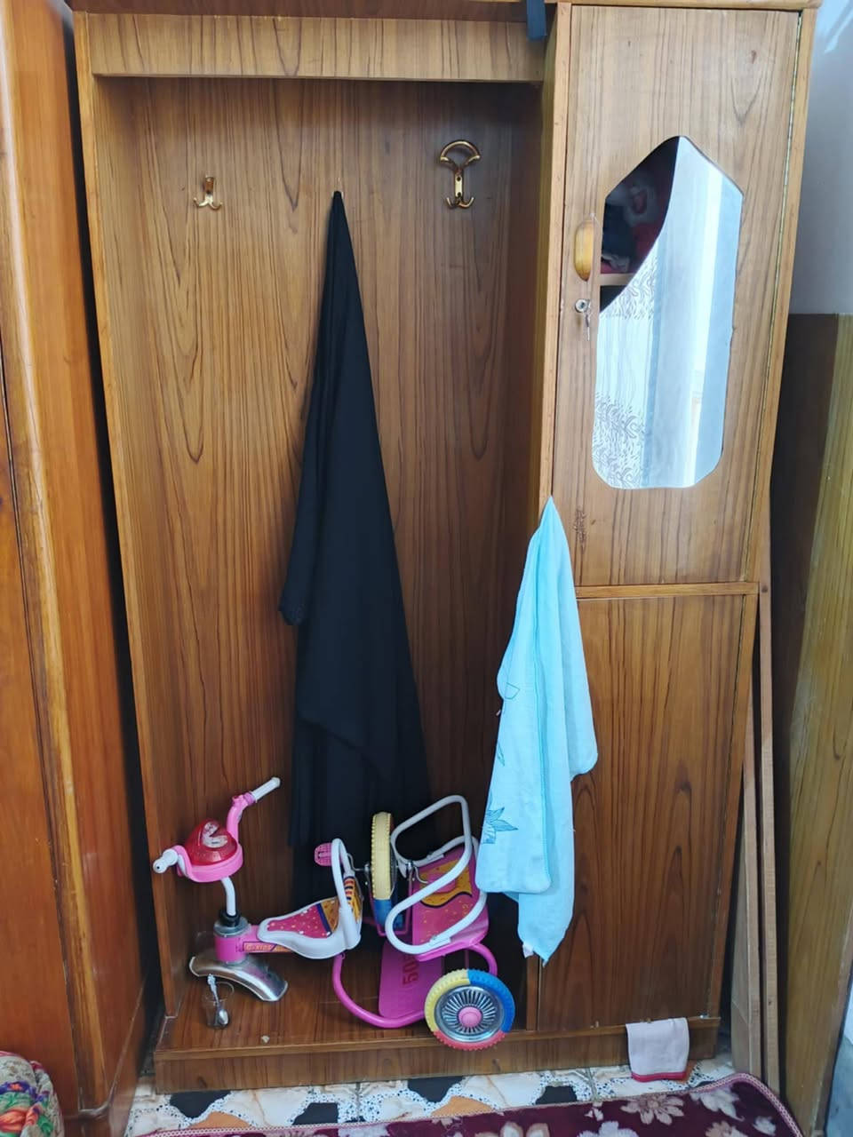 غرفه أخشاب للبيع مكاني حله حي العسكري السعر 600 وبيها مجال بسيط ***********
