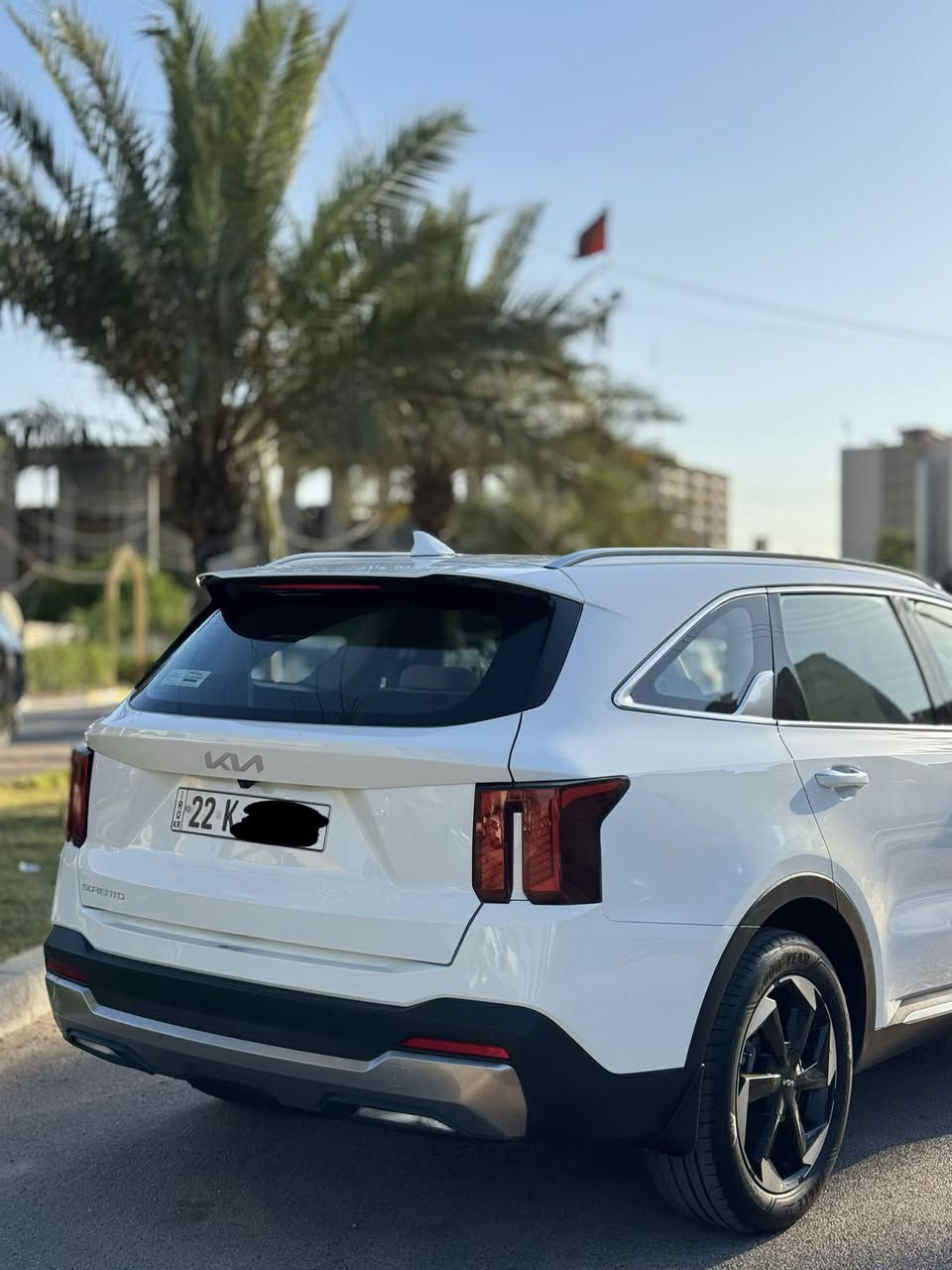 � للبيع كيا سورينتو 2024  🚘
المواصفات 
بانوراما
داتا شو 

🔹 موديل: 2024
🔹 المحرك: 3.500 v6
🔹 ناقل حركة أوتوماتيك DCT بـ 8 سرعات
ماشية ٥٥ الف كيلو
🔹 3 صفوف مقاعد (6 أو 7 ركاب)
🔹 شاشة معلومات وترفيه 12.3 إنج
🔹 شاشة عدادات رقمية 12.3 إنج
🔹 Apple CarPlay & Android Auto لاسلكي
🔹 نظام ملاحة GPS
🔹 شاحن لاسلكي للموبايل
🔹 كاميرا امامية+ خلفية
🔹 كاميرات نقاط عمياء داخل العدادات
🔹 حساسات أمامية وخلفية
🔹 مثبت سرعة ذكي (رادار)
🔹 الحفاظ على المسار ومساعد القيادة
🔹 تحذير الاصطدام الأمامي مع فرملة تلقائية
🔹 تحذير الخروج عن المسار
🔹 مراقبة النقطة العمياء
🔹 تشغيل بصمة ودخول ذكي
🔹 مقاعد مخمل فاخرة
🔹 مقود مدفأ
🔹 نظام صوت Bose فاخر 12 سماعة
🔹 باب خلفي كهربائي ذكي
🔹 إضاءة LED كاملة أمامية وخلفية
🔹 جنوط رياضية قياس 20 إنج
🔹 USB-C لجميع الصفوف
🔹 ستائر خلفية ومخارج كهرباء 115V
🔹 عدة أنظمة قيادة (Eco / Sport / Smart / Snow)  

وبقية المواصفات المعروفة

مكفولة من الصبغ والبارد
والتبديل والدبل كود

بيه رصعتين باب الصدر + باب الورا 

وجاهزه للفحص باي مكان يعجبك 
رقم اربيل تحويل بنفس اليوم 

السعر ٢٩٢$
بي مجال بسيط حك الجية 

العنوان بغداد الكرخ 
***********
