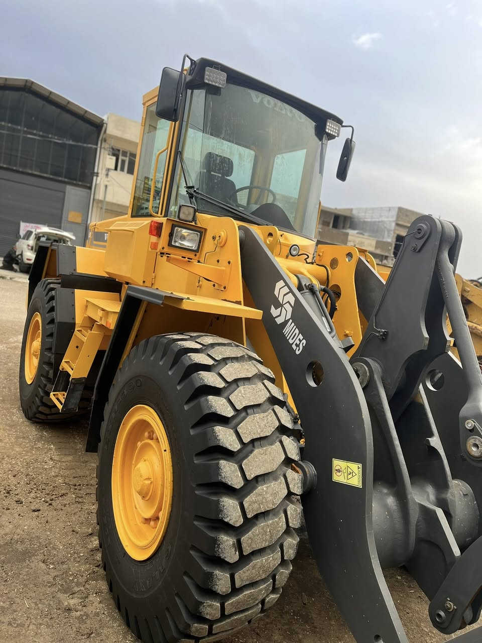 Volvo L90C
موديل 1999

سه عات 21.000

تازه داخل بوه ليره ئيشى نه كردوه  هه موگيانى به شه رت هيچى نه كرا وه ته وه منفيست بصرا بوياخ عام اورپا  

سعر 450 مجال

0773.152.15555

للبيع شفل فالفو volvo
L90C
  
موديل1999

مشغل 21.000

دخول جديد منفيست بصرا  جاهيز مابى  مشاكل  شفل جديد  مابى شغل بل عراق

سعر450مجال قليل

0773.152.1555
