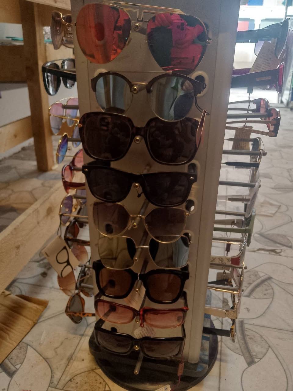 السلام عليكم
عارضه نضارات مع نضارات مشكل العد من ال 160الى 175قطعه 
سعرهم كلهم مع العارضه ب 100 الف يعني تطلع القطعه ب 500تقريبا
وتوصيل مجاني 
نضارات مشكل يجون


**إذا كنت صاحب هذا الإعلان وتريد حذفه لأي سبب، رجاءا أرسل رسالة إلى الدعم الفني**