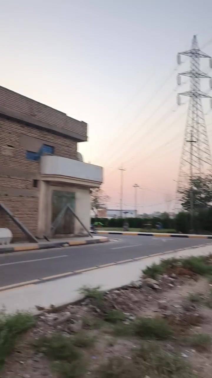 عماره للبيع
المساحه 100 مربع 

الحي العسكري 

تحتوي على ثلاث طوابق كل طابق منعزل عن لاخر 

كل طابق يحتوي على ستقبال صاله مطبخ صحيات ترك امامي ترك خلفي 

كامله قرب مدرسه تراث منطقه شيخ جمال البطيخ 

***********

***********

غير متوفر على الفيس فقط تصال
