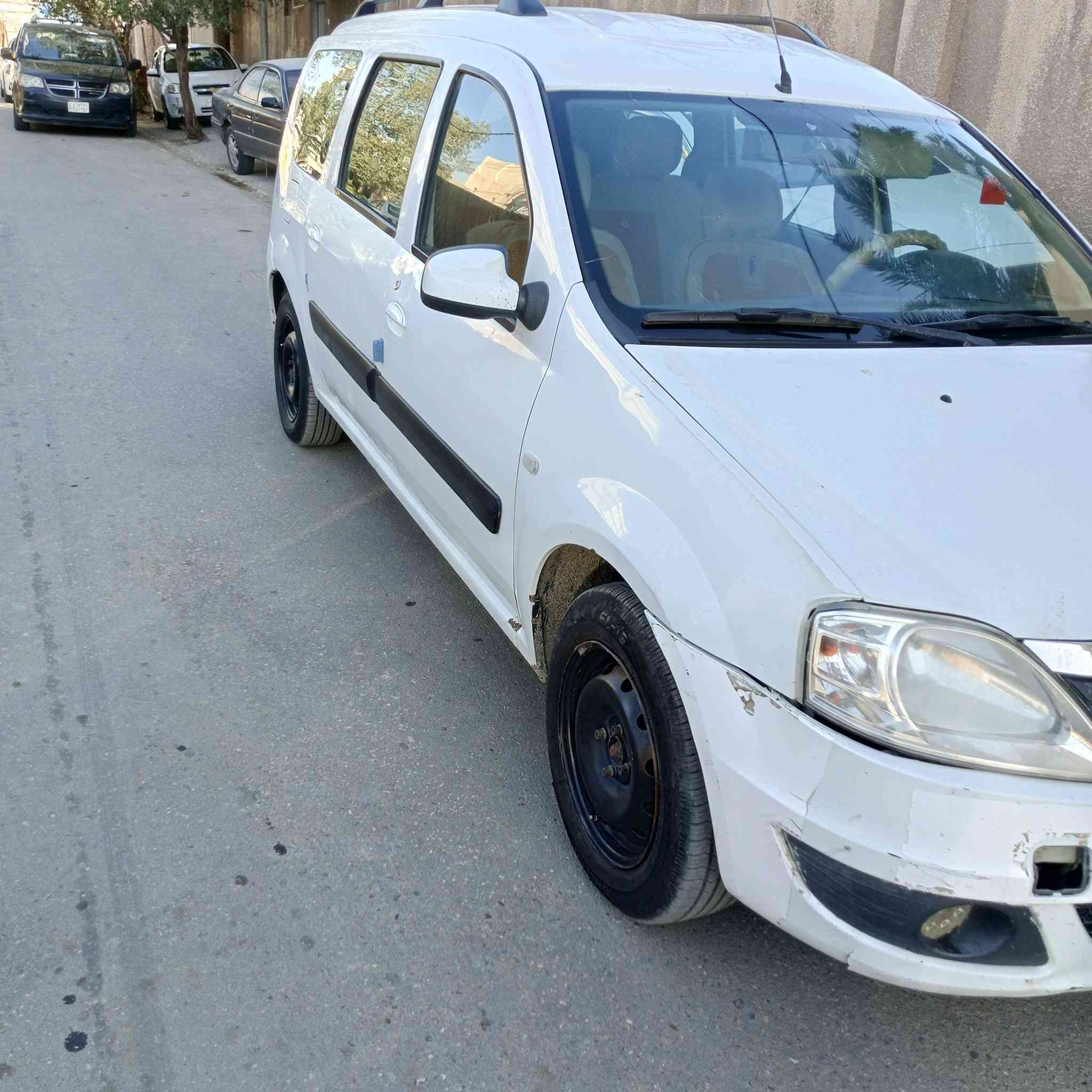 السلام عليكم رينو للبيع موديل 2010 رقمه مثنى خصوصي مكينه وكير وحداديه وتبريد مكفولات ***********
