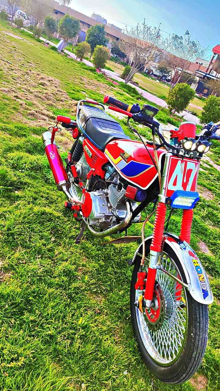 دراجە للبیع نامی تو پرو خمسة گیر مودیل2023مەنەفیست محرک200cc
وارين، دي جي،  الكهربا کل اشتغل
سعر خاس رقم***********
