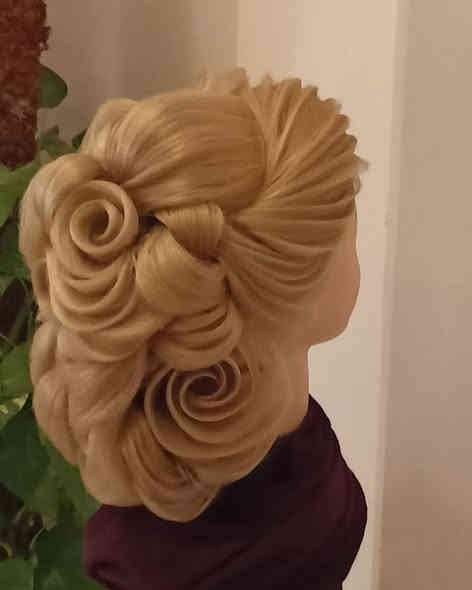 🗣️مفاجأة مفاجأة 🤗 توفرت دورة فن الحلاقه والتجميل 🗣️🗣️💇‍♀️💇‍♀️💇‍♀️💇‍♀️💇‍♀️💇‍♀️💇‍♀️

الى كل أمرأة طموحه وحابة تكون كوافيره سارعي للحجز

تشمل الدورة 💇‍♀️💇‍♀️💇‍♀️

مكياج خطوة بخطوة وطريقة دمج الشدو وتحديد الوجه باالكونتور وتحديد ورسم ملامح الوجه بااحتراف 💄💄
💄👄👄💄
2-تسريحات الحديثه الشنيون والعاديه والويفي وغيرها 
👩‍🦱👩‍🦱👩‍🦱👩‍🦱
3-قص شعر جميع القصات الستيبس والتدريج وغيرها 
💇‍♀️💇‍♀️💇‍♀️💇‍♀️💇‍♀️💇‍♀️💇‍♀️💇‍♀️

تكنيك الالوان وطريقه معالجه الشعر التعبان وسحب الحنه والاصباغ المزعجه وغيرها 🎨🎨🎨

تحصل كل متدربه على شهادة من نقابه الحلاقين معترف بها 📜📜📜

المقاعد محدوده سارعوا للحجز 🪑🪑🪑
الوقت ساعتين بااليوم 
💖💖💖💖💖
السعر (100)الف فقط 
💥💥💥💥💥
للحجز والاستفسار مراسله الصفحه او مراسله الواتساب 

📞☎️☎️📞*********** 
📍📍العنوانً/حله قرب نفق حي بابل تقاطع مستشفى الضامن مقابل مطبعه الجمل 📍📍
