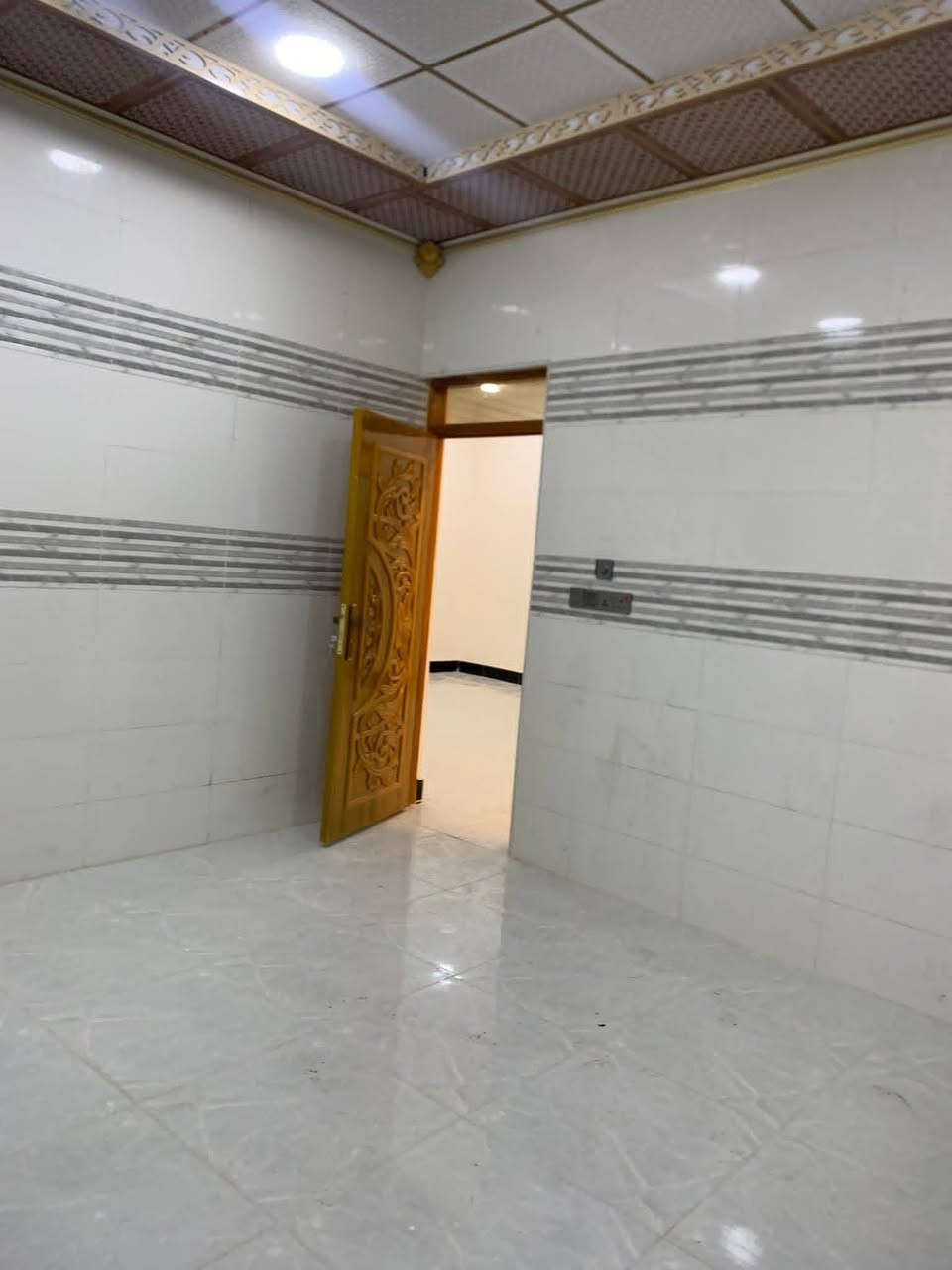 دار حديث للبيع في منطقة السبل الثانية

📏 المساحة: ٢٠٠ متر

🏡 البيت جديد وغير مسكون نهائياً، توه مكمل بناء وجاهز للسكن

💵 السعر ٦٥ وبي مجال

📞 للاستفسار والمزيد من المعلومات يرجى التواصل على الخاص ***********

