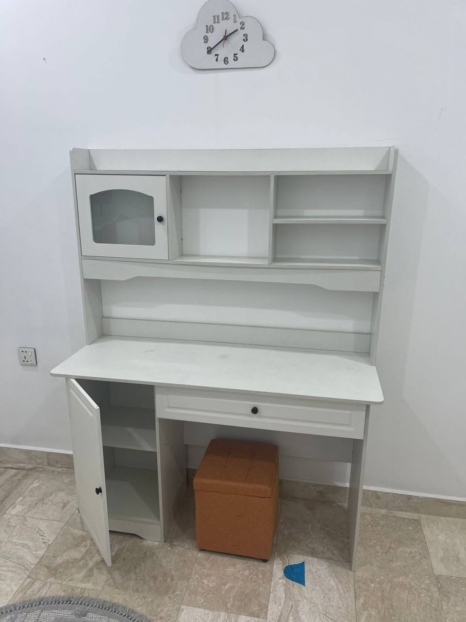 غرفه بناتية لبيع مكان اصليخ السعر ٥٠٠ وبي مجال اتصال عل رقم ***********
