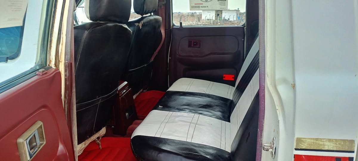 السلام عليكم للبيع سياره نوع دير موديل 2007رقم قادسيه شرط التحويل سنويه لحد 2026/11/16تنتهي كير ومكينه وشاصي وكسل مكفولات كهربائيات كله شغال وجاهز صدر جديد تخم تاير امامي خلفي السيارة داخل جديد بطاين جدد كشنات مغلفه باتري جديد بيه خياسات ومعمره رباع البوب فقط السيارة احله من الصوره مكان السياره واسط الزبيديه لاستفسار اتصال على الرقم التالي ***********
‏‪0783 055 8258‬‏السعر40وبيه مجال بصيط
